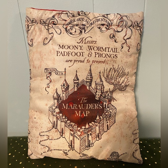 2/$15 NWT Harry Potter Marauders Map Book Sleeve - Picture 4 of 4